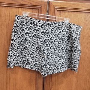 NWT {DVF} 100% silk high waisted floral pinwheel shorts pockets